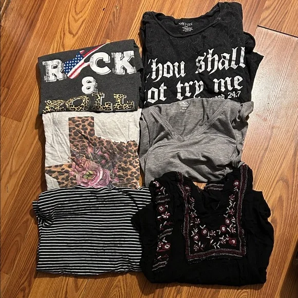 Women’s Tops Bundle XL - Picture 1 of 7